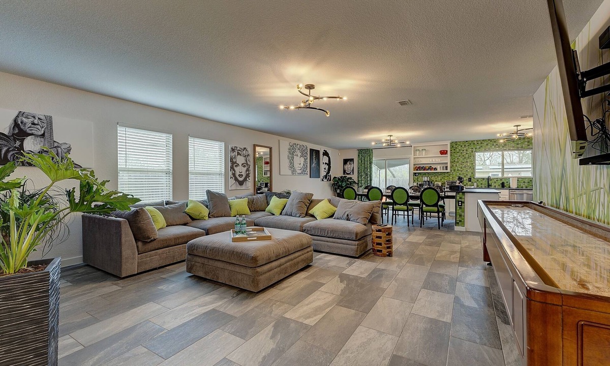 Central Arlington House | GrassHouse - A Super Clean Gloriously Green Haven half mile to AT&T Stadium