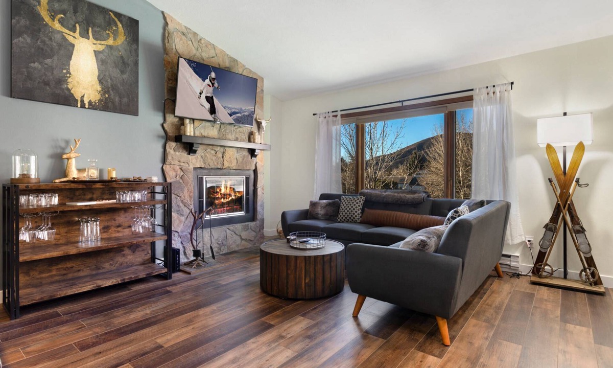 Avon Condo | Great Location for Vail & Beaver Creek | 3BR, Chic Decor, Plan a Summer Getaway with Friends