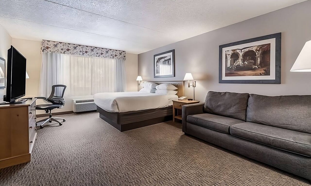 Palm Valley Hotel | Great Relaxing Overnight Stay at Red Lion Goodyear Phoenix! Free Parking, Pool