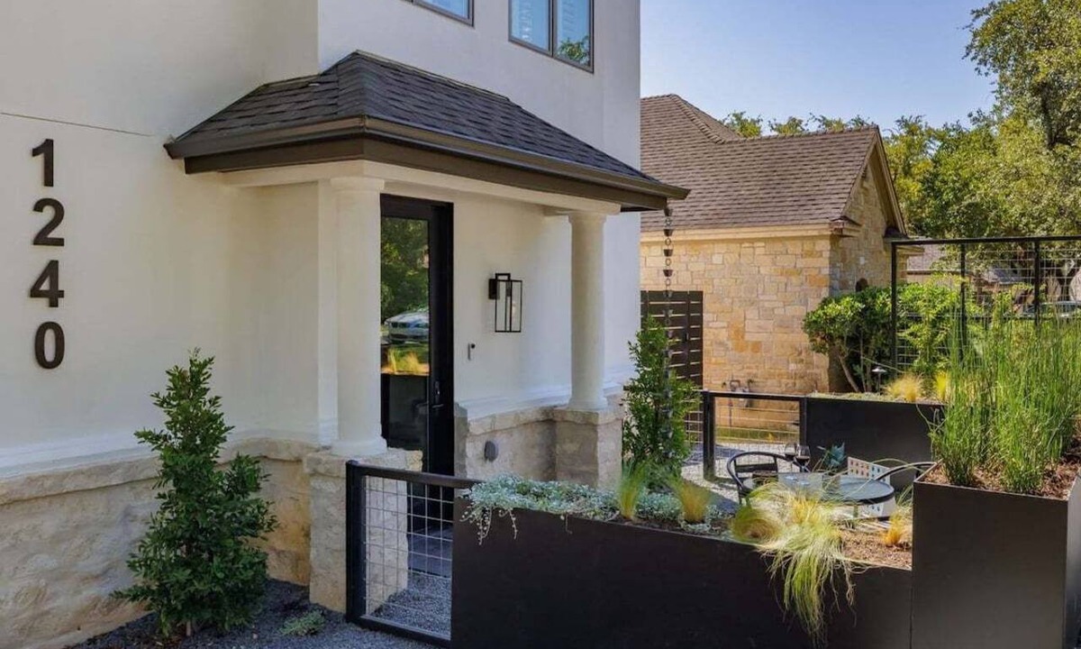 Treemont Condo | 💎Great West Lake Location | Pet Friendly | Private Patio | The Gem💎