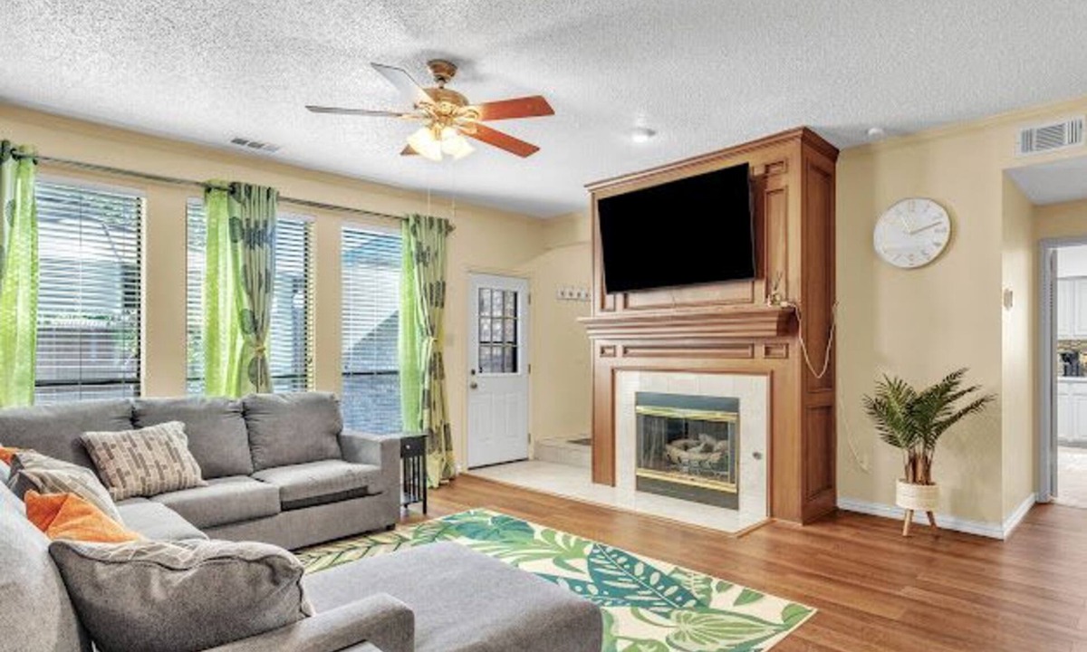 Mesquite House | Green Cottage- Spacious 4-bedroom house in Mesquite with beautiful backyard