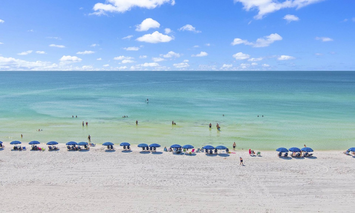 Delos House | Gulf front*Remodeled*Pool*Beach Gear*Elevator