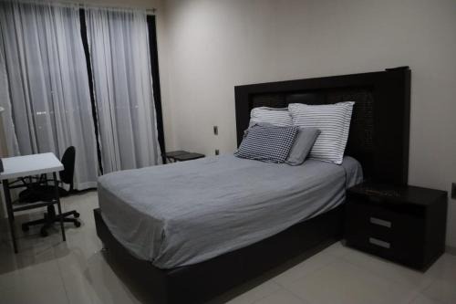 Zapopan House | Habitación calmada
