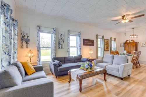 Lufkin House | Half-Mi to Dtwn Lufkin: Charming & Spacious Home!