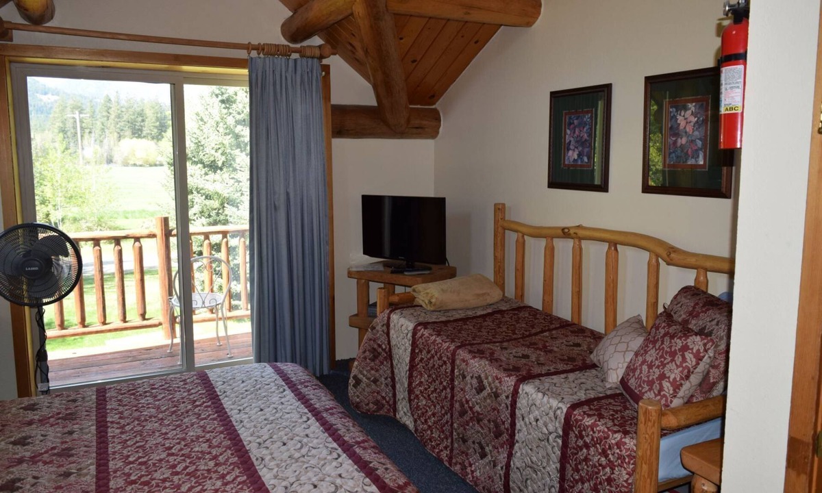 Winthrop Apartment | Happy Cabin: Small Studio