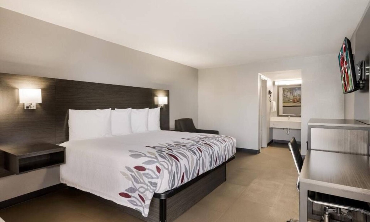 Alexandria Hotel | Hassle-Free Accommodation with Free Parking, Pets are Welcome!
