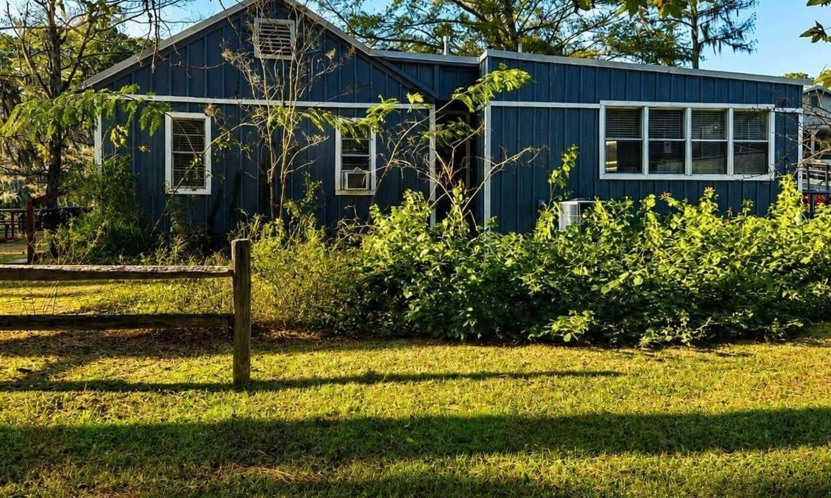 Karnack House | Hearts Cottage Waterfront Caddo Big Cypress River