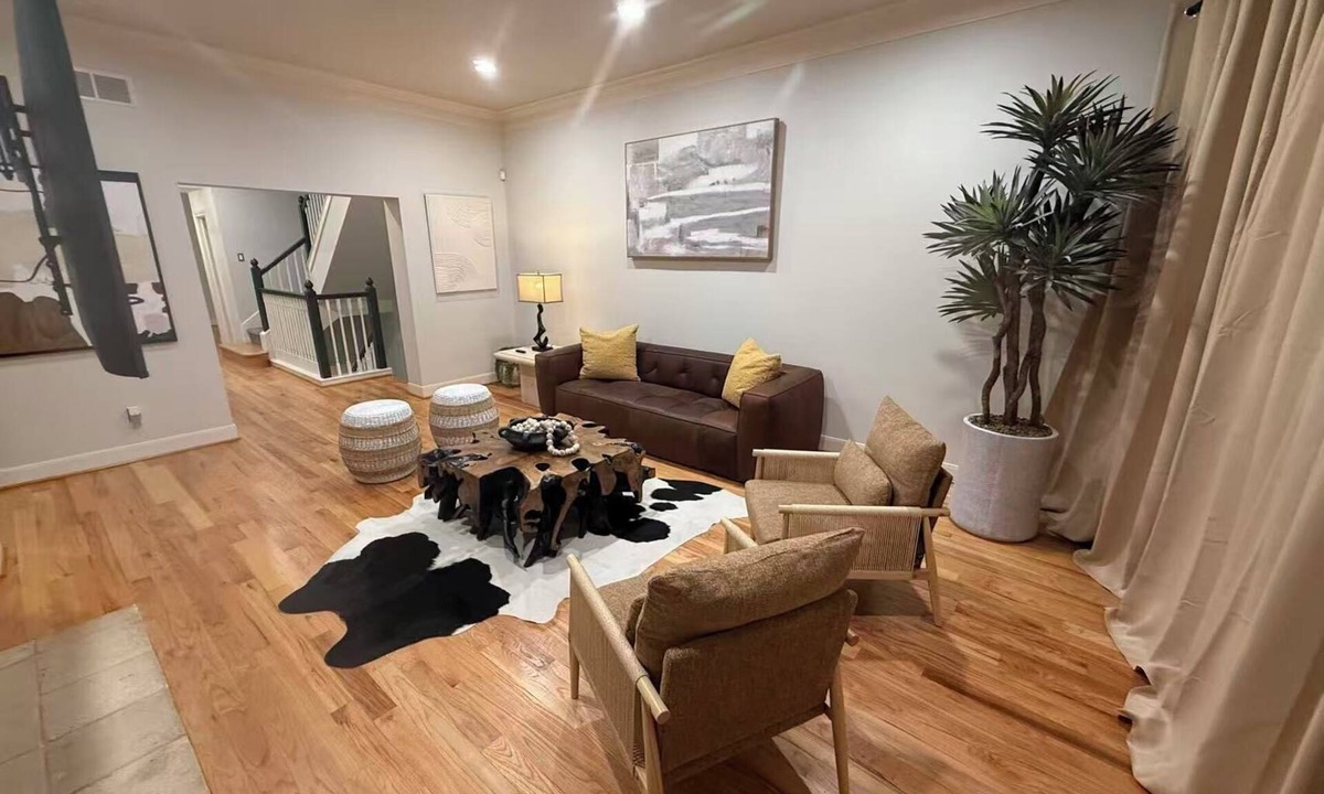 Montrose House | Heated Pool in Montrose Walk to Dining 3BR 2.5BA 3PK 8PL