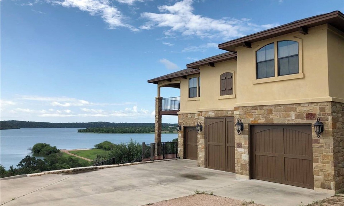 Oatmeal House | Hickory Lake House on Lake Travis 5 min to Hidden Falls Adv Park or Camp Creek