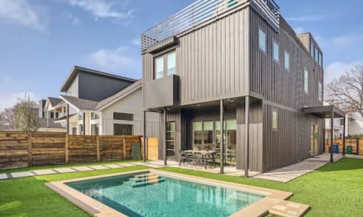 Chestnut House | High End 4 BDRM Downtown Home w/POOL Close to Hot Spots!