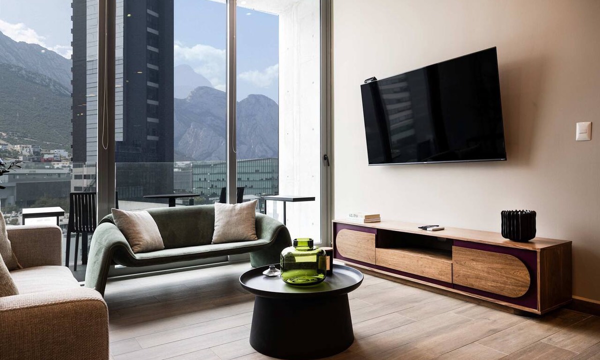Monterrey Apartment | High-Floor Balcony, La Huasteca Views, Pool & Gym