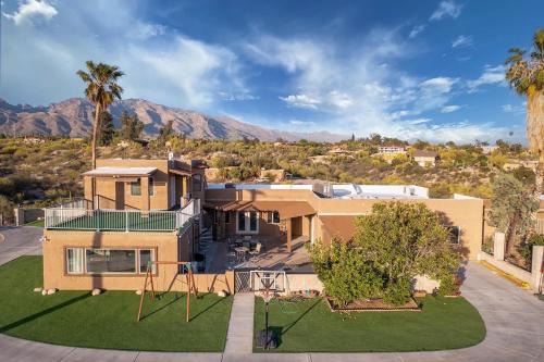 Casas Adobes House | Hill Top - Scenic Villa W Panoramic Views & Pool