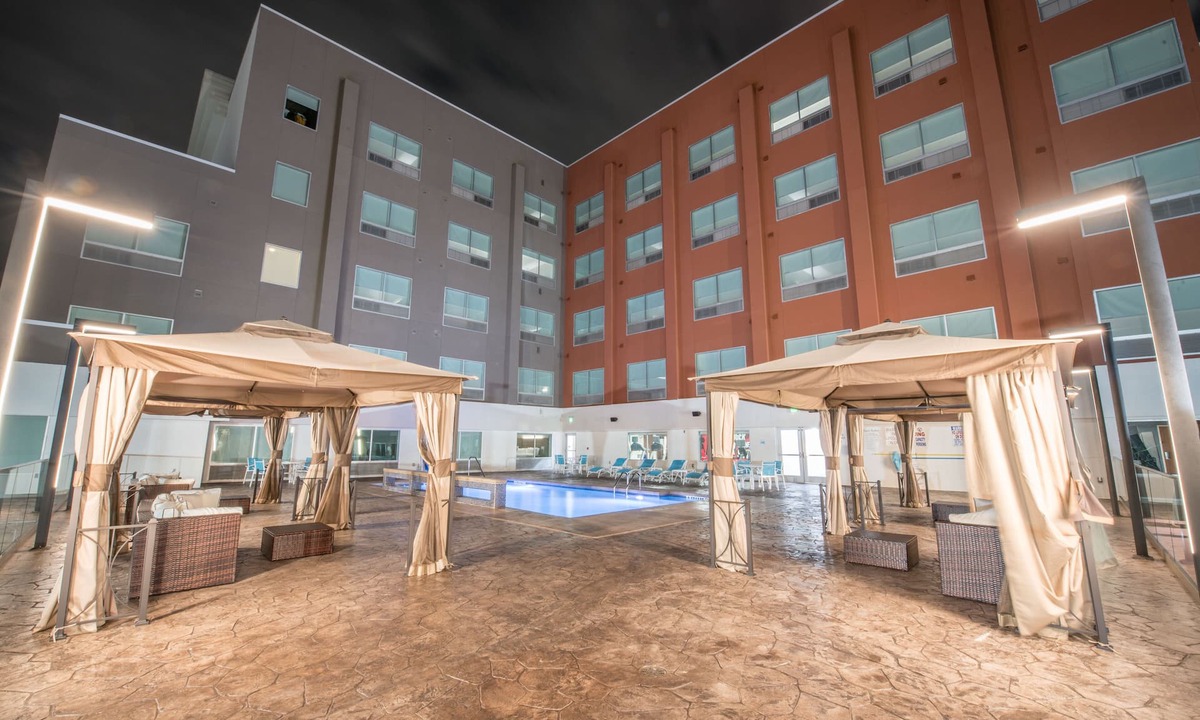 Westchase Hotel | Holiday Inn Express and Suites Houston Westchase - Westheimer by IHG
