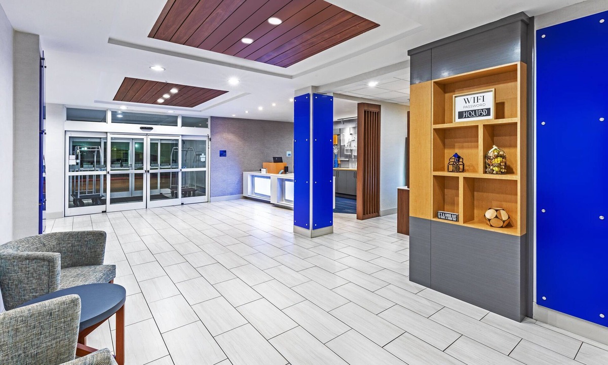 Webster Hotel | Holiday Inn Express Hotel & Suites - Houston Space Center by IHG