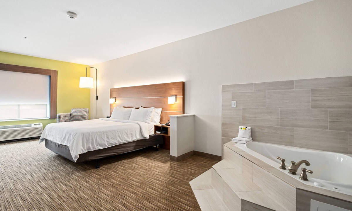 Van Buren Hotel | Holiday Inn Express Suites Van Buren-Ft Smith Area by IHG