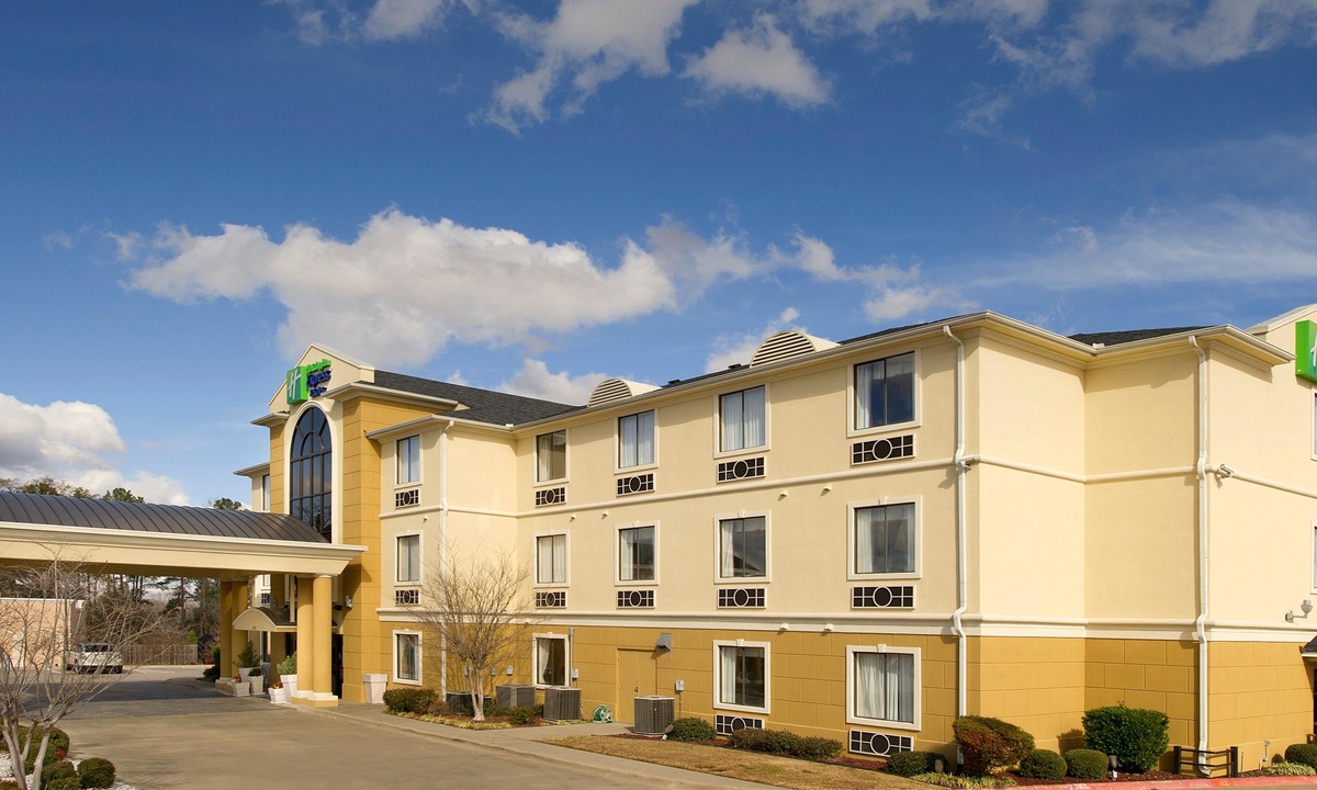 Mount Pleasant Hotel | Holiday Inn Express Hotel & Suites Mount Pleasant, an IHG Hotel