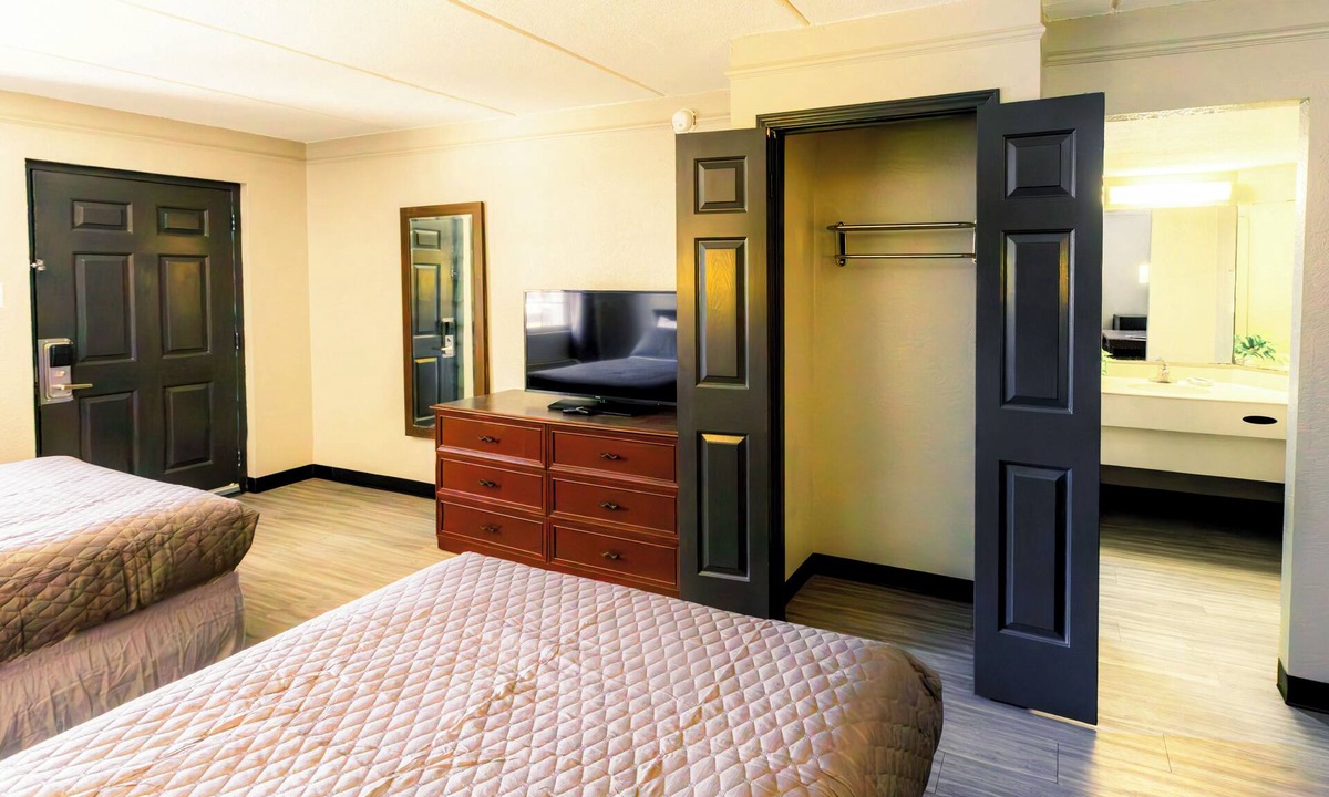 West San Antonio Hotel | Home Suites Culebra