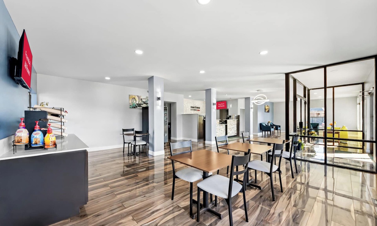 Arena District Hotel | HomeTowne Studios by Red Roof San Antonio E - Frost Bank Center