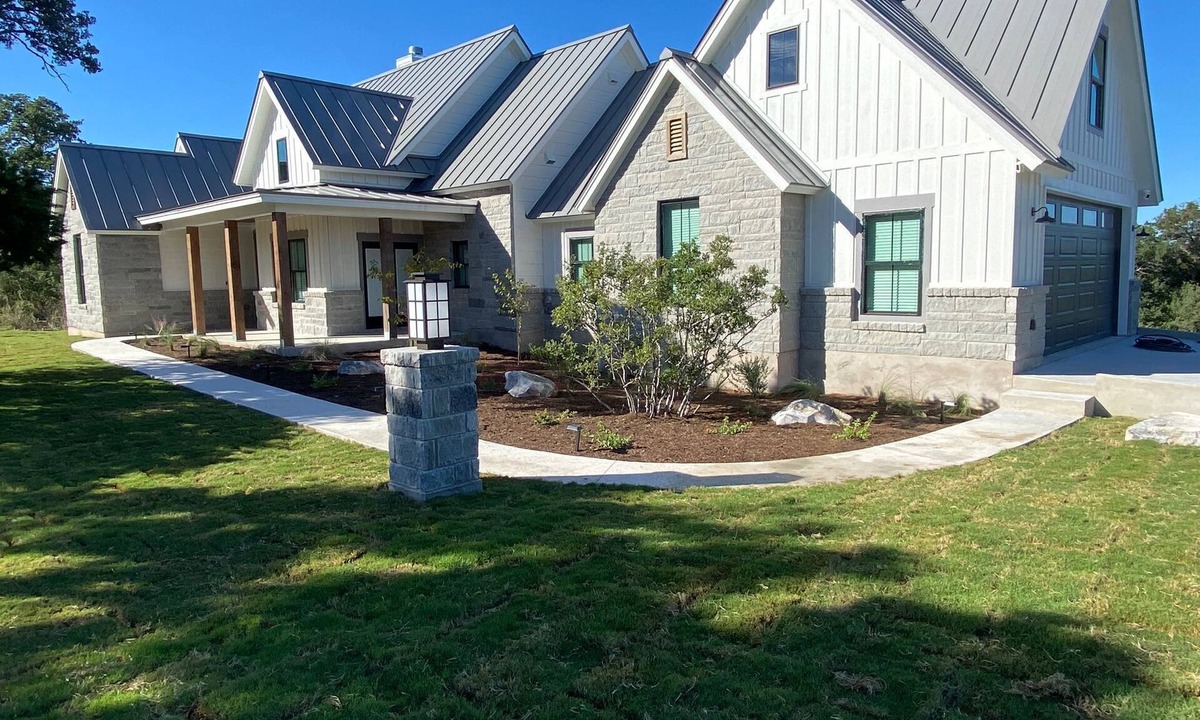 Horseshoe Bay House | Horizon Hilltop Lakehouse