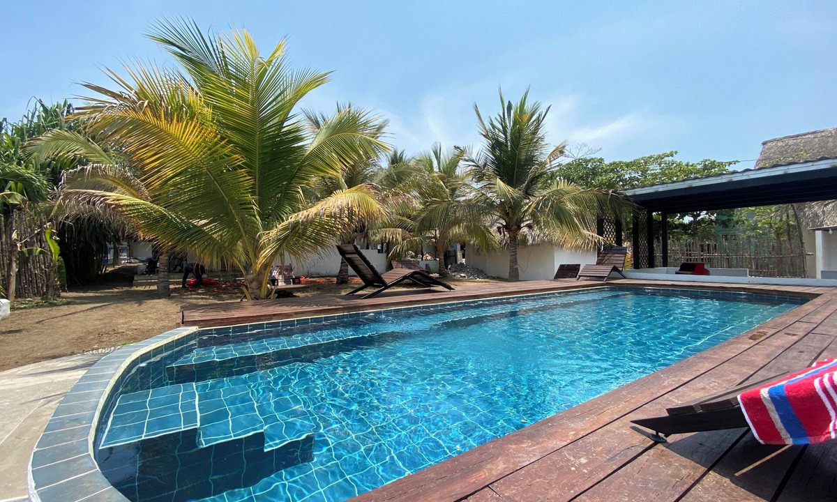 El Paredon Hotel | Hot Chipilin El Paredon
