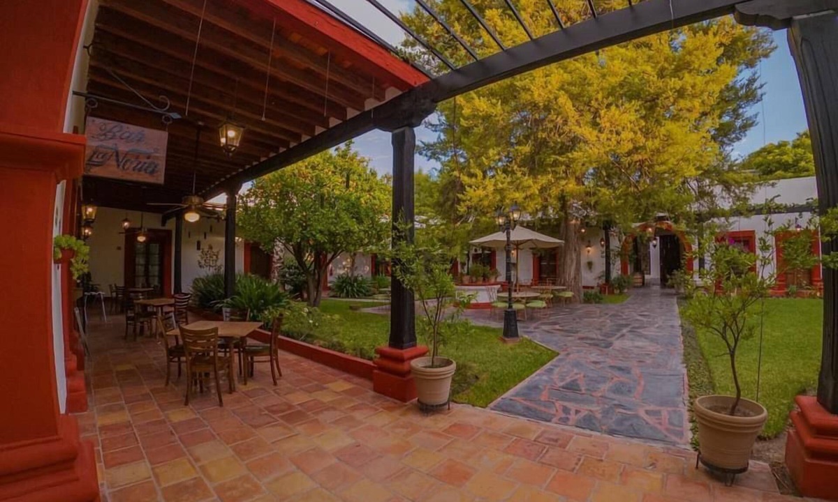 Parras de la Fuente Hotel | Hotel Hostal El Farol