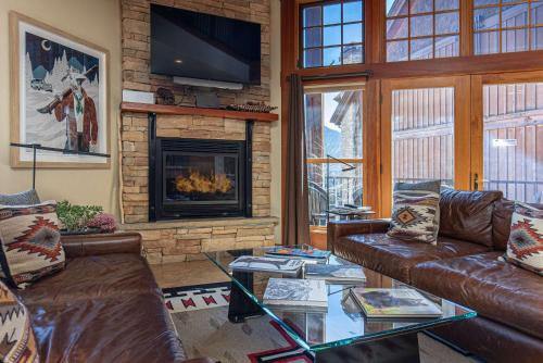 Purgatory House | HotTub-Elkpoint-True Ski In Ski Out Family &Pet Friendly