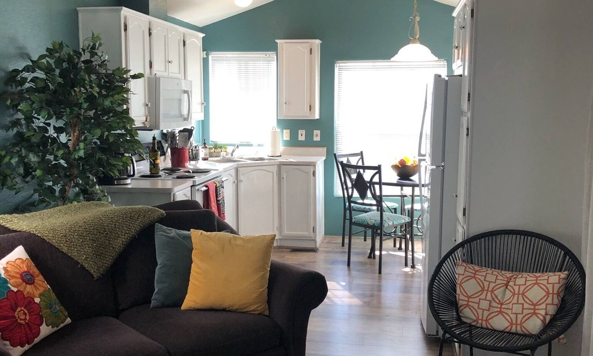 Tucson House | Immaculate & tastefully decorated park model in 55 plus Tucson Voyager Resort