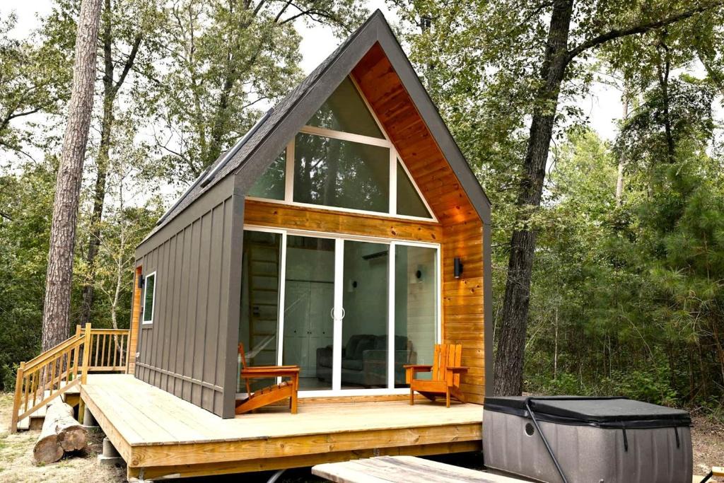 Montgomery House | Impressive Cabin with Hammock in Montgomery, Texas