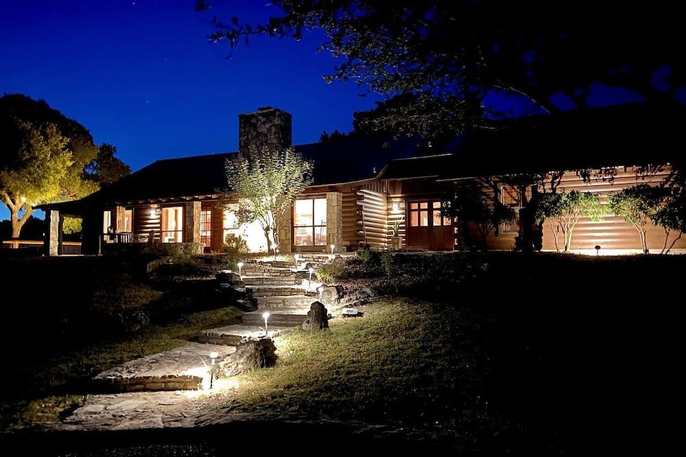 Ingram Cabin | Impressive Modern Cabin with Beautiful Interior and Exterior in Ingram, Texas