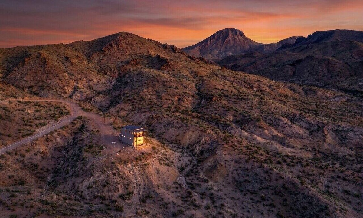 Terlingua House | Infinite Skies Retreat 727 Airplane Home