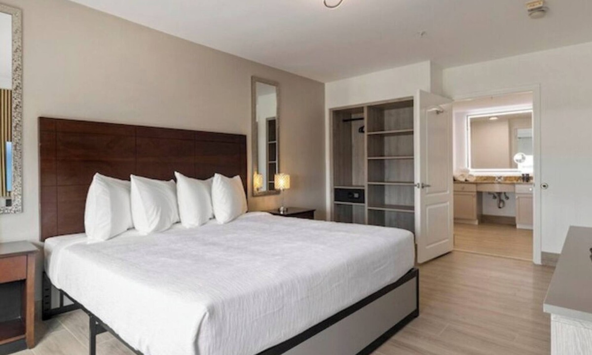 FM 1960 Hotel | Inviting Retreat Perfect for Family Comfort & Convenience | Mall - 5.8 miles
