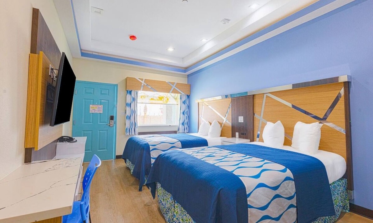 George Bush Park/Eldridge Hotel | Inviting Room with 2 Queen Beds and Kitchenette Near Woodbridge Lake in Houston