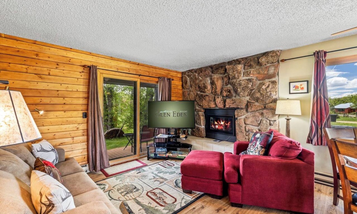 Clark House | Jack Rabbit - Experience the beautiful Elk River