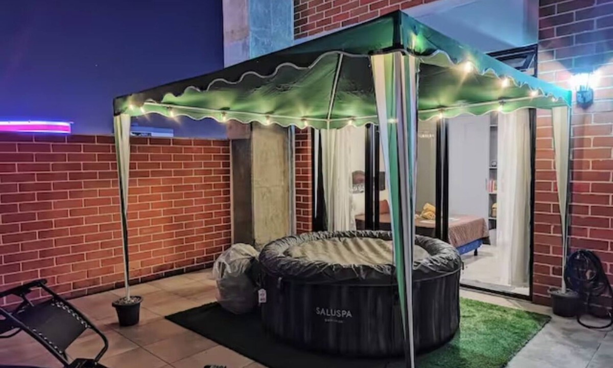 Zona 4 Apartment | Jacuzzi Getaway, in the Heart of Zone 4