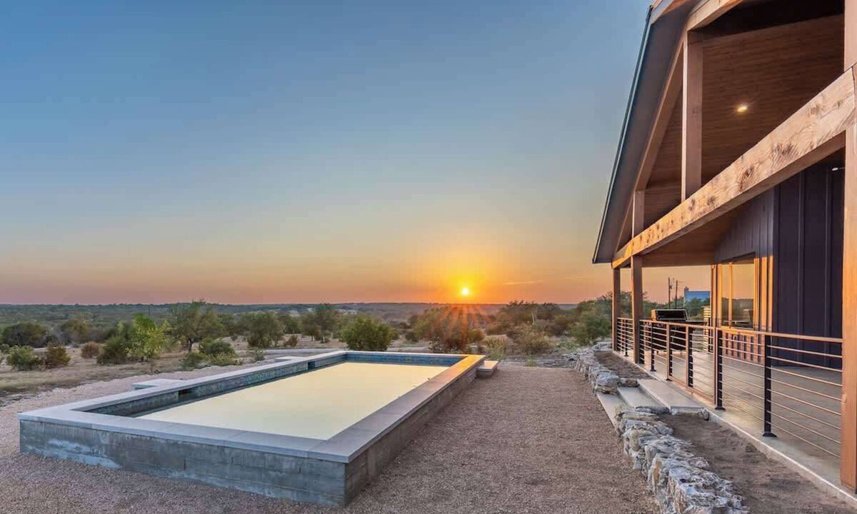 Johnson City House | Johnson City Limits Home