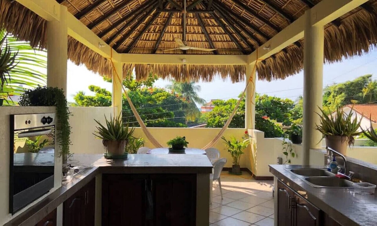 Brisas de Zicatela Apartment | King beds, Starlink, Ocean Views, Steps to beach.