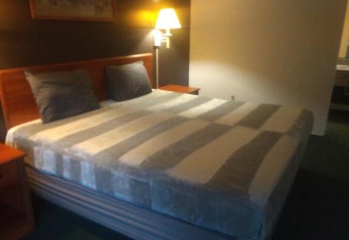 Livingston Apartment | King Bed Hotel Studio 116