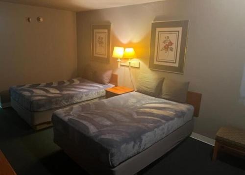 Livingston Apartment | King Bed Hotel Studio 131