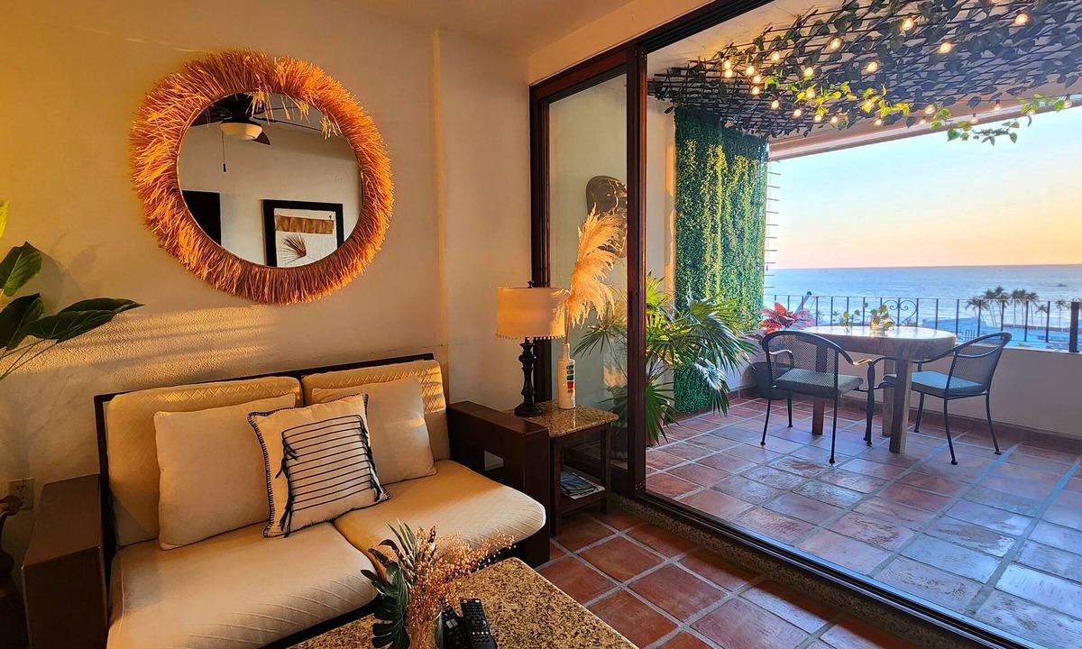 Downtown Puerto Vallarta Condo | King BR w/Private OCEAN VIEW Balcony●Sunsets●Steps to Beach & Malecon●Safe Loc