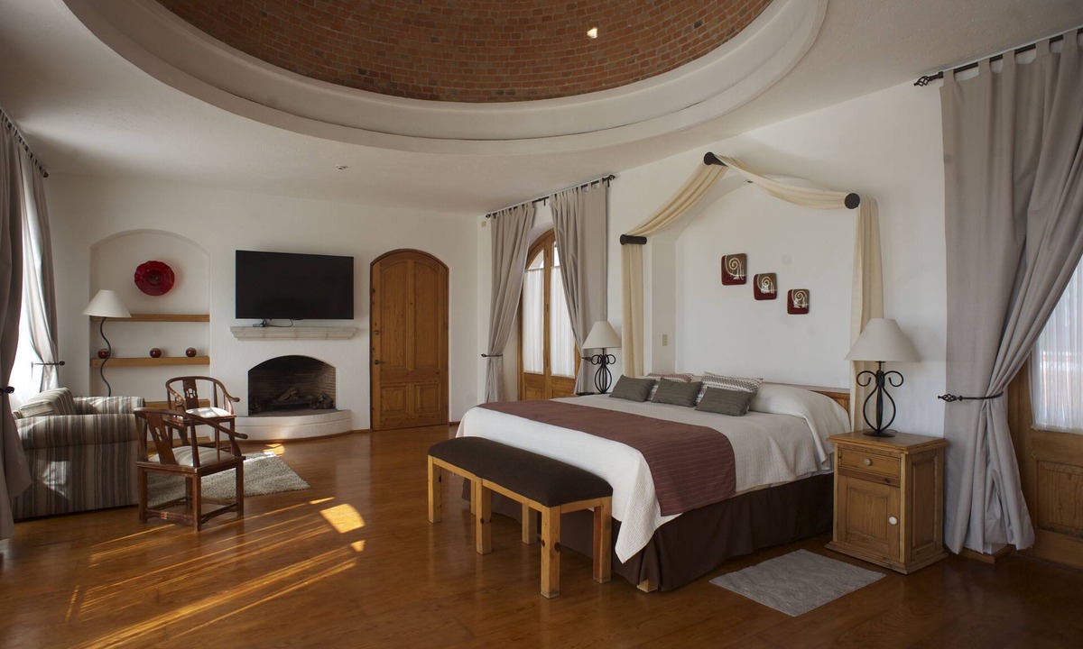 El Pueblito Hotel | La Casona de los Colibríes