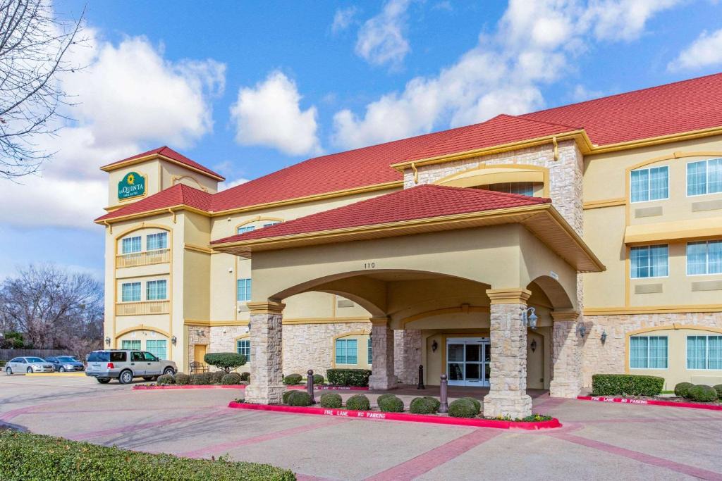 Ennis Hotel | La Quinta by Wyndham Ennis