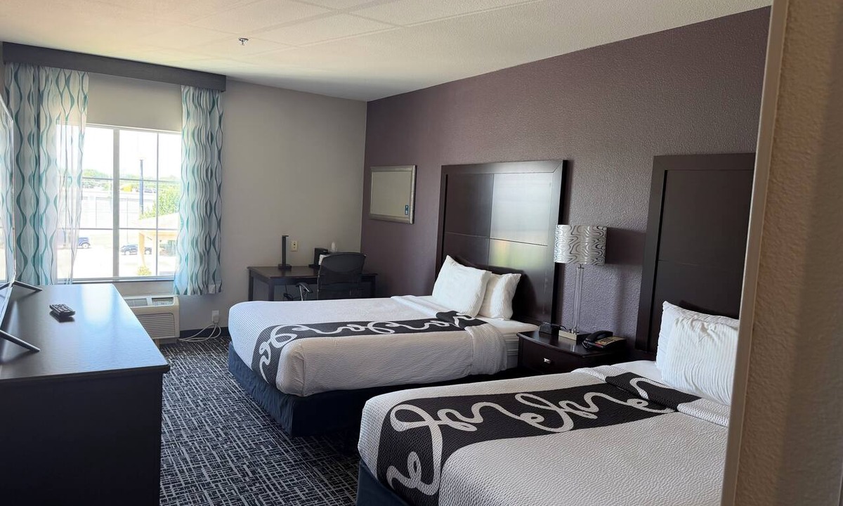 Euless Hotel | La Quinta Inn & Suites by Wyndham DFW Airport West - Euless