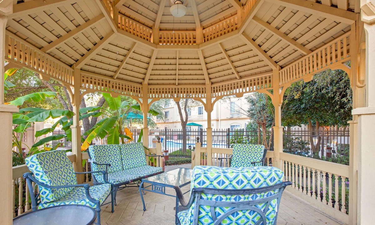 The Galleria Hotel | La Quinta Inn & Suites by Wyndham Houston Galleria Area