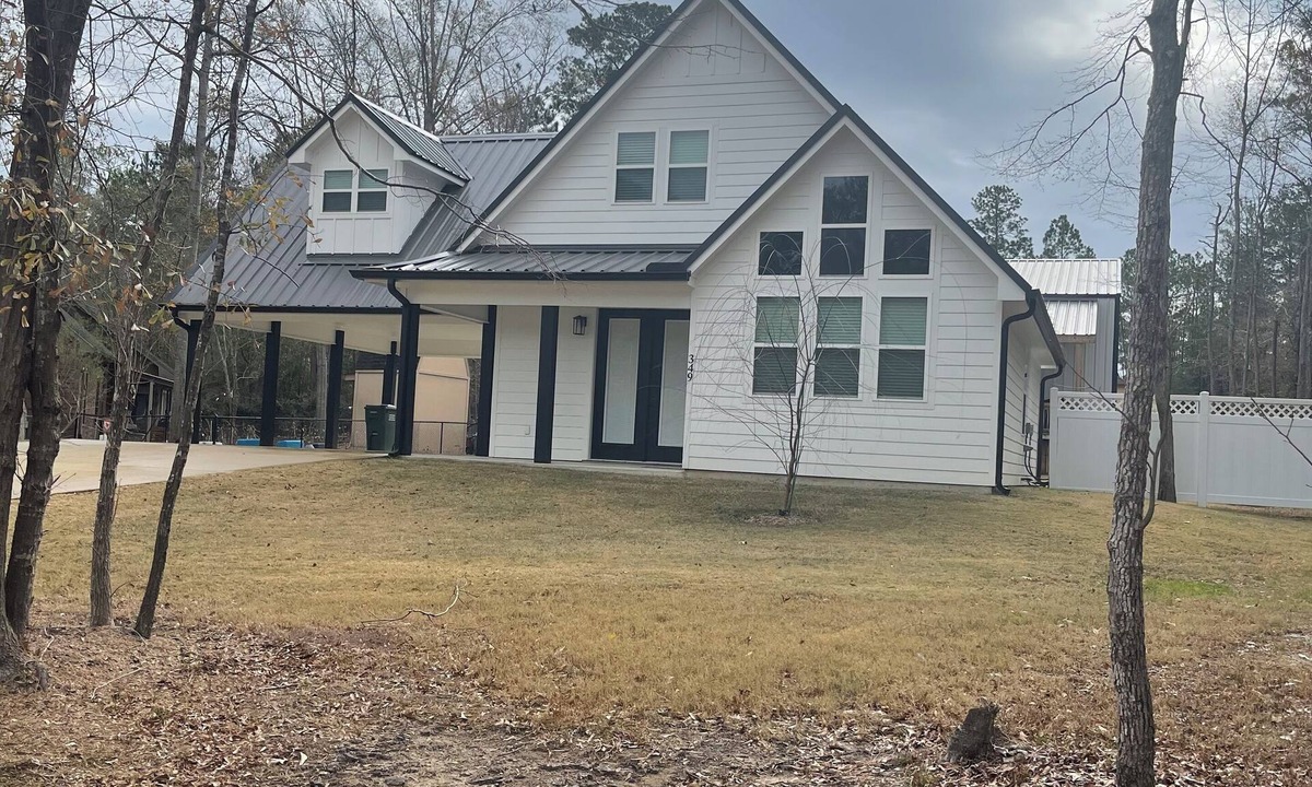 Brookeland House | LAKE ACCESS! Cozy 3 bed 3 bath home with 2 living areas at Lake Sam Rayburn