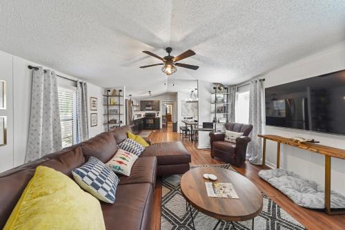 Willis House | Lake Conroe 3BR Home w Boat Ramp Access, Kings, BBQ, Sleeps 8