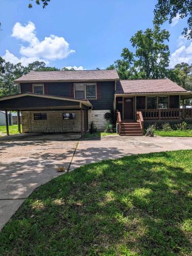Montgomery House | Lake ConRoy Estates - Unit B with Pool Access