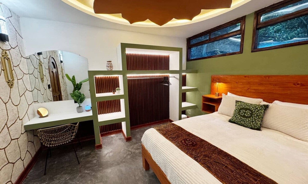 San Lucas Toliman Bed & Breakfast | Lake Front Apartment with Jacuzzi, Pool, & Sauna