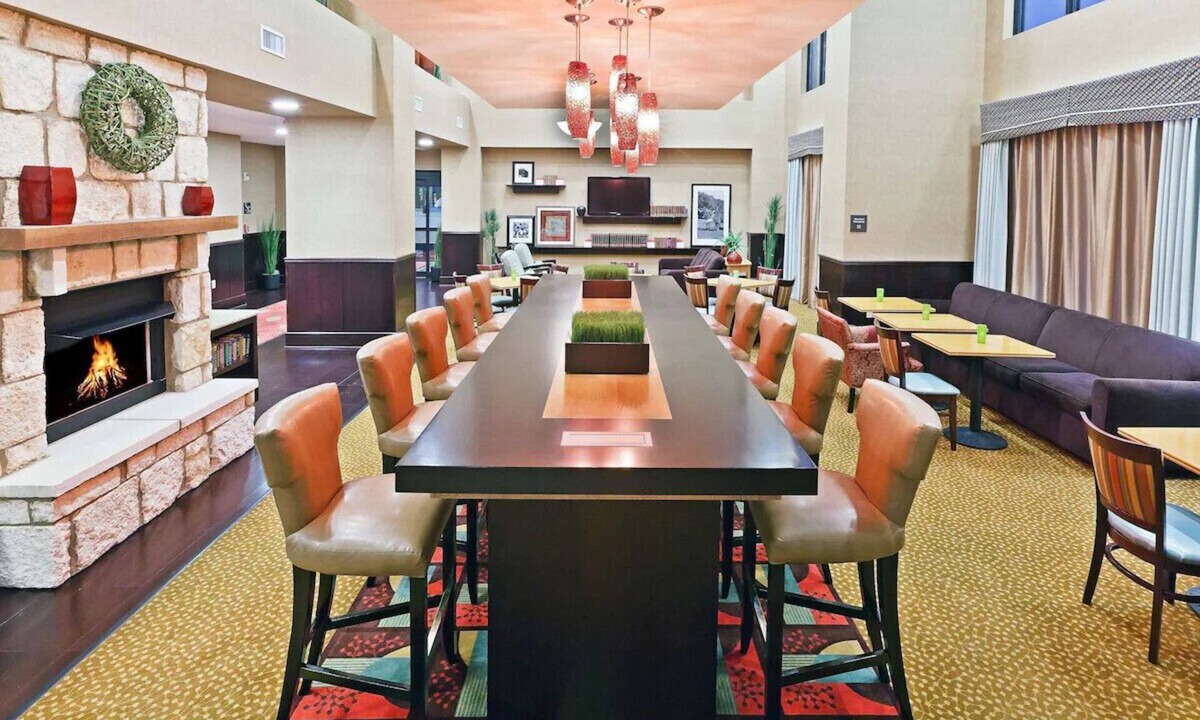 Lakeway Hotel | Lake Travis Getaway – King Studio w/Pool & Gym
