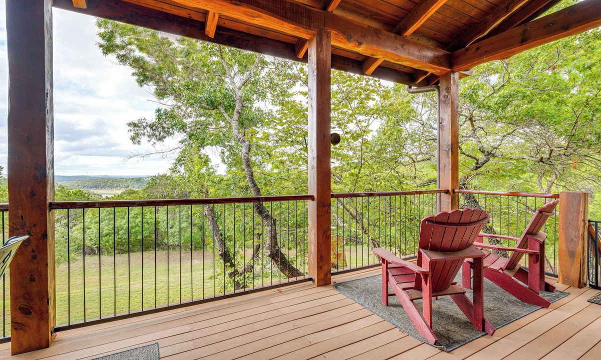 Jonestown House | Lake Travis Views! Hollows Cabin, Pools, Sleeps 10