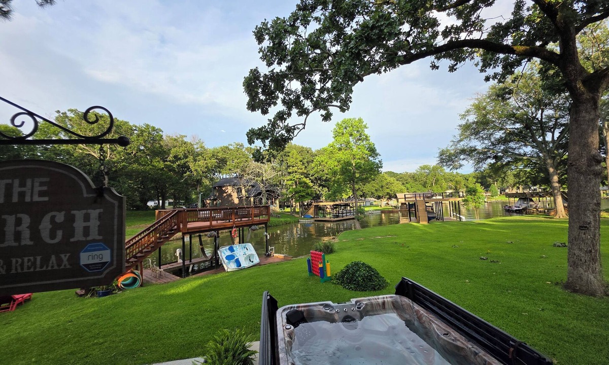 Leisure Land House | Lakefront, Boat dock, Fishing, Fire pit, Kayak, pedal boat, Paddle board